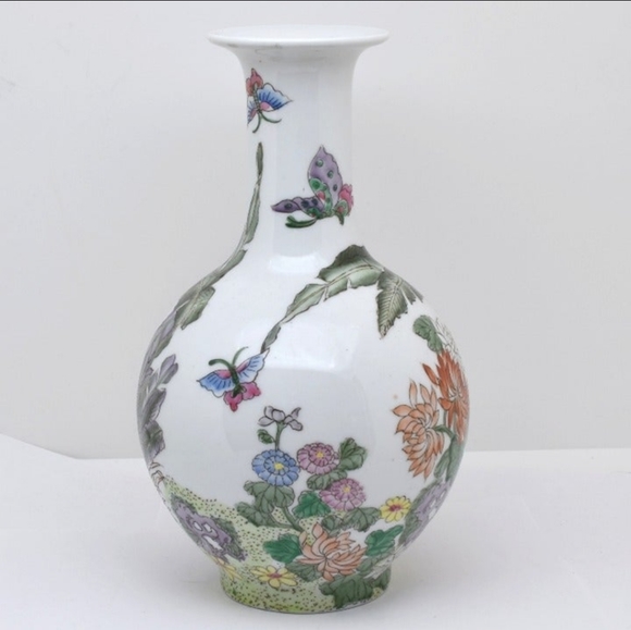 Vintage Chinese Macau Porcelain Vase, Flowers and Butterfly, 8" - Picture 2 of 7